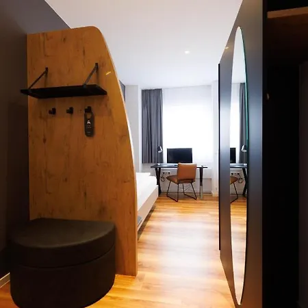 מלון Internationales Studierendenhotel *